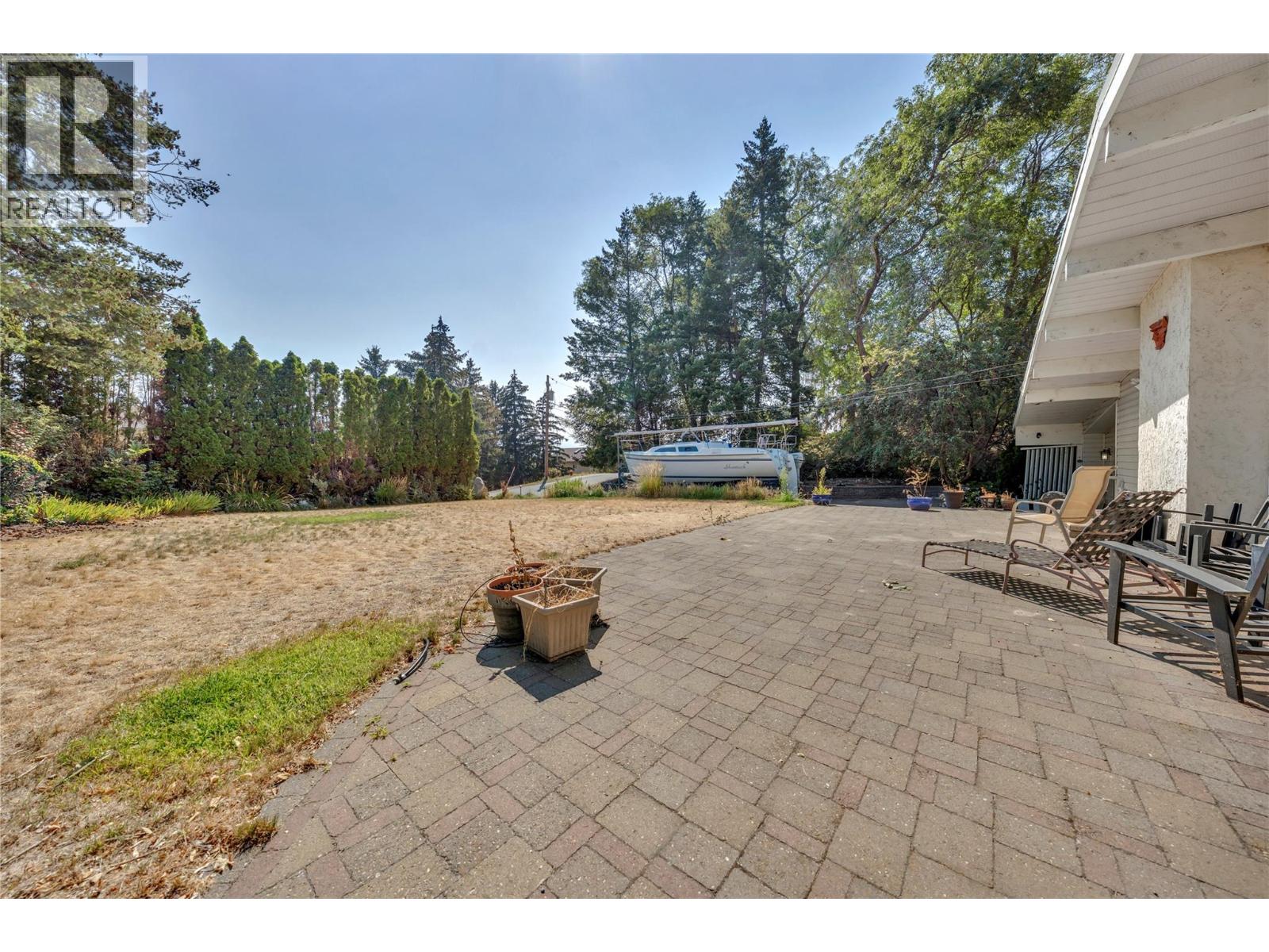14416 Fisher Close, Summerland