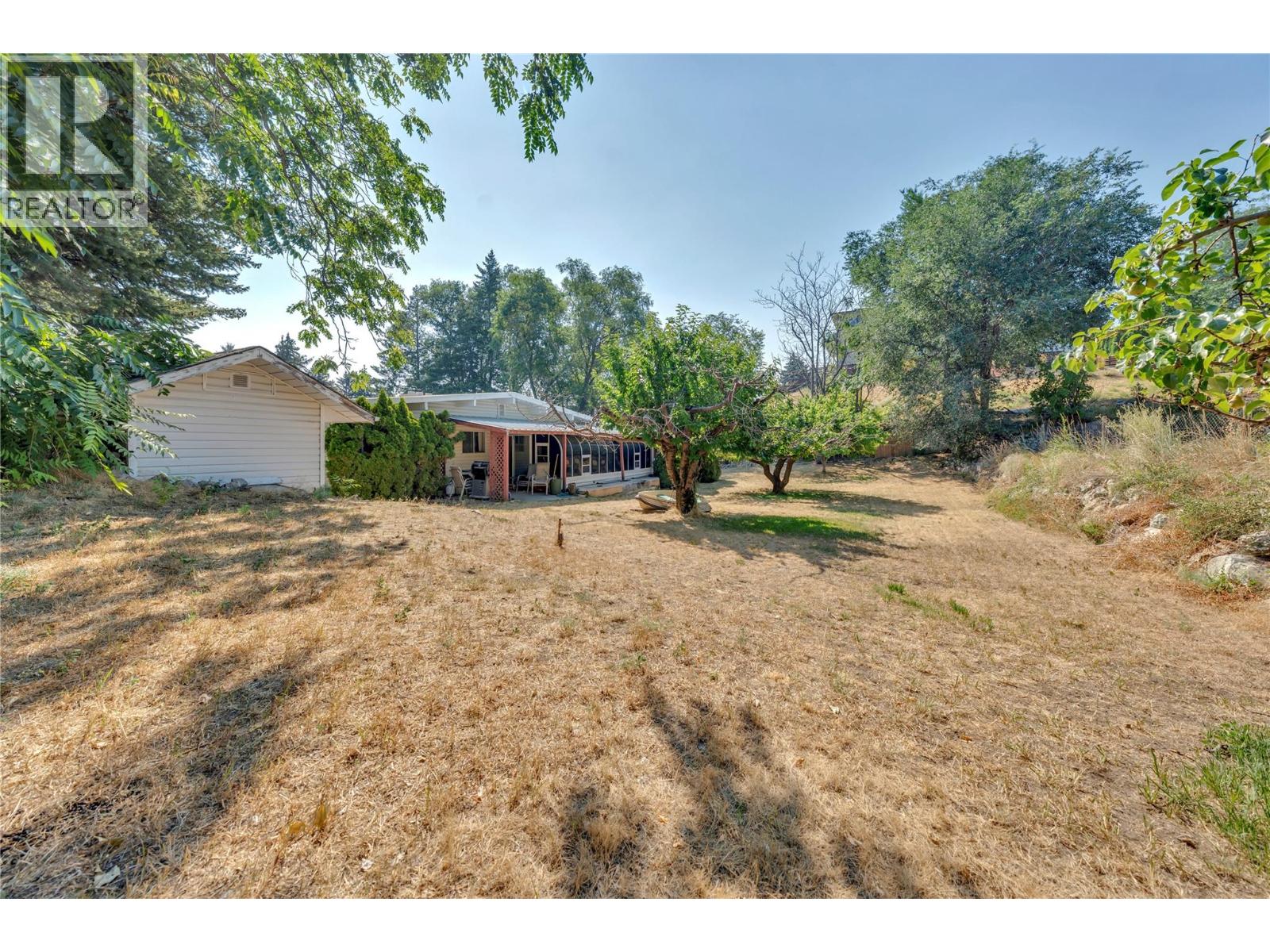 14416 Fisher Close, Summerland