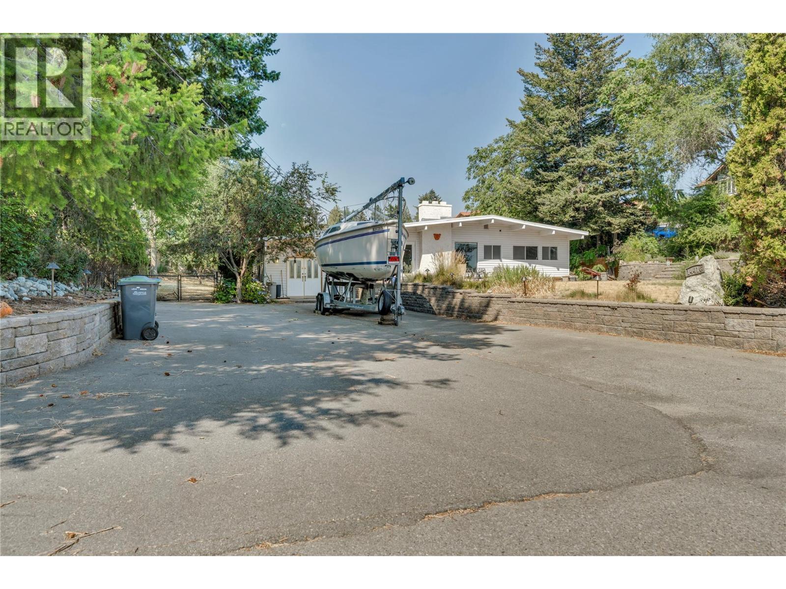 14416 Fisher Close, Summerland