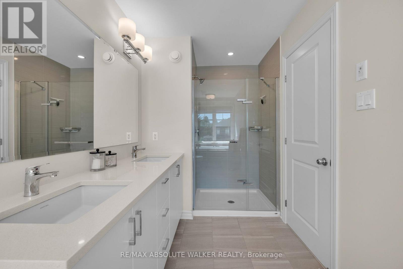 3 Bed, 3 Bath House for Sale in Ottawa – 2381 GOLDHAWK DRIVE, Ottawa – MLS# X13652700 - Image 24