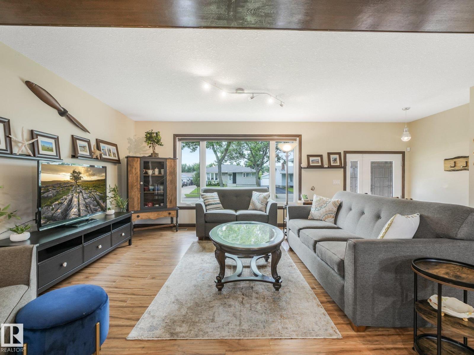 9525 87 ST - 10