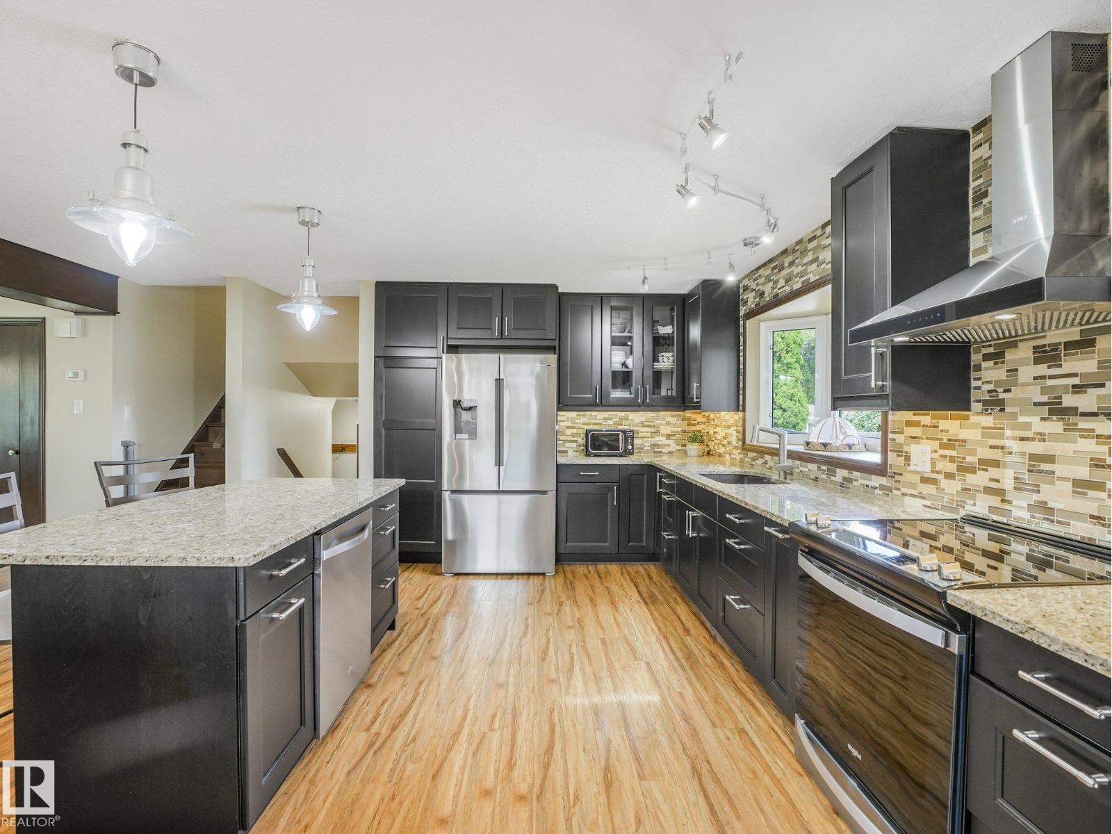 9525 87 ST - 15