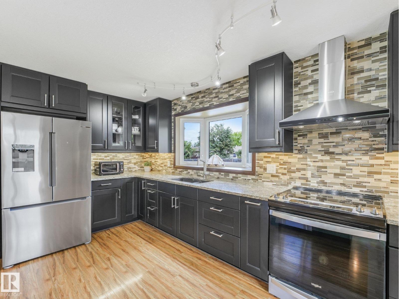 9525 87 ST - 16
