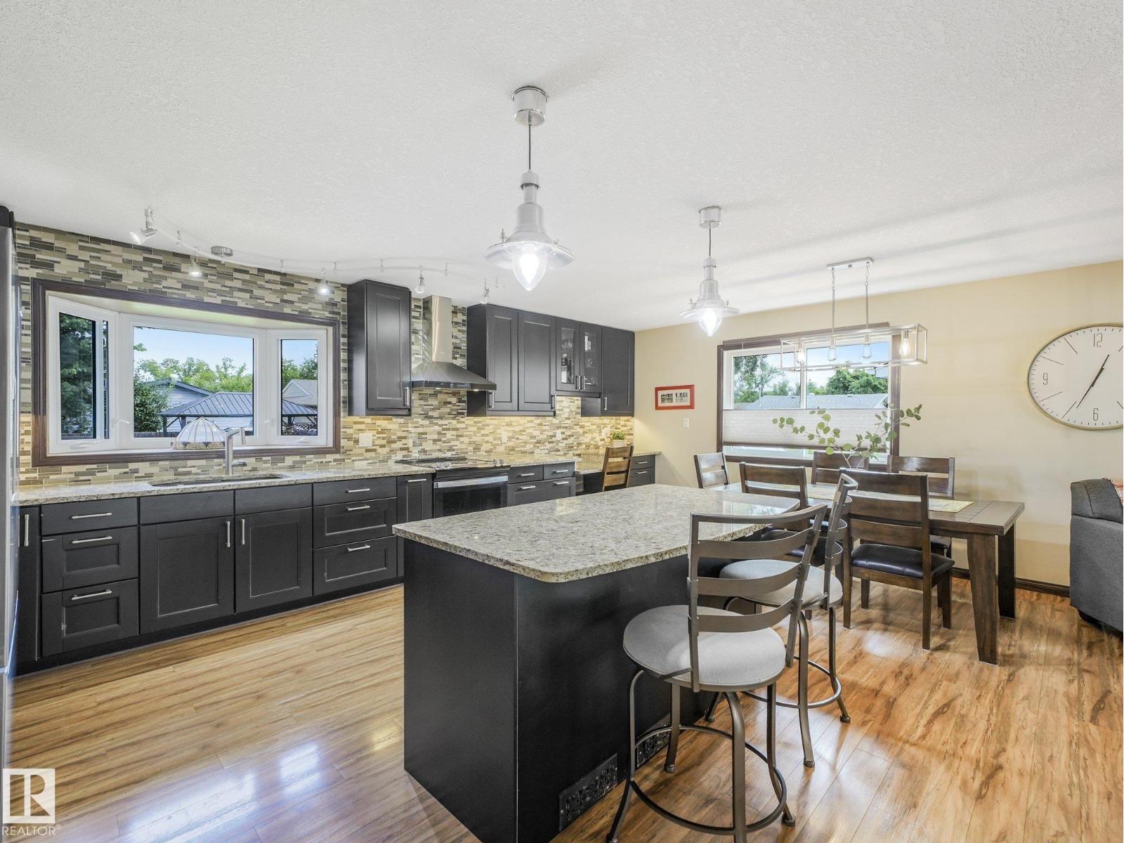 9525 87 ST - 19