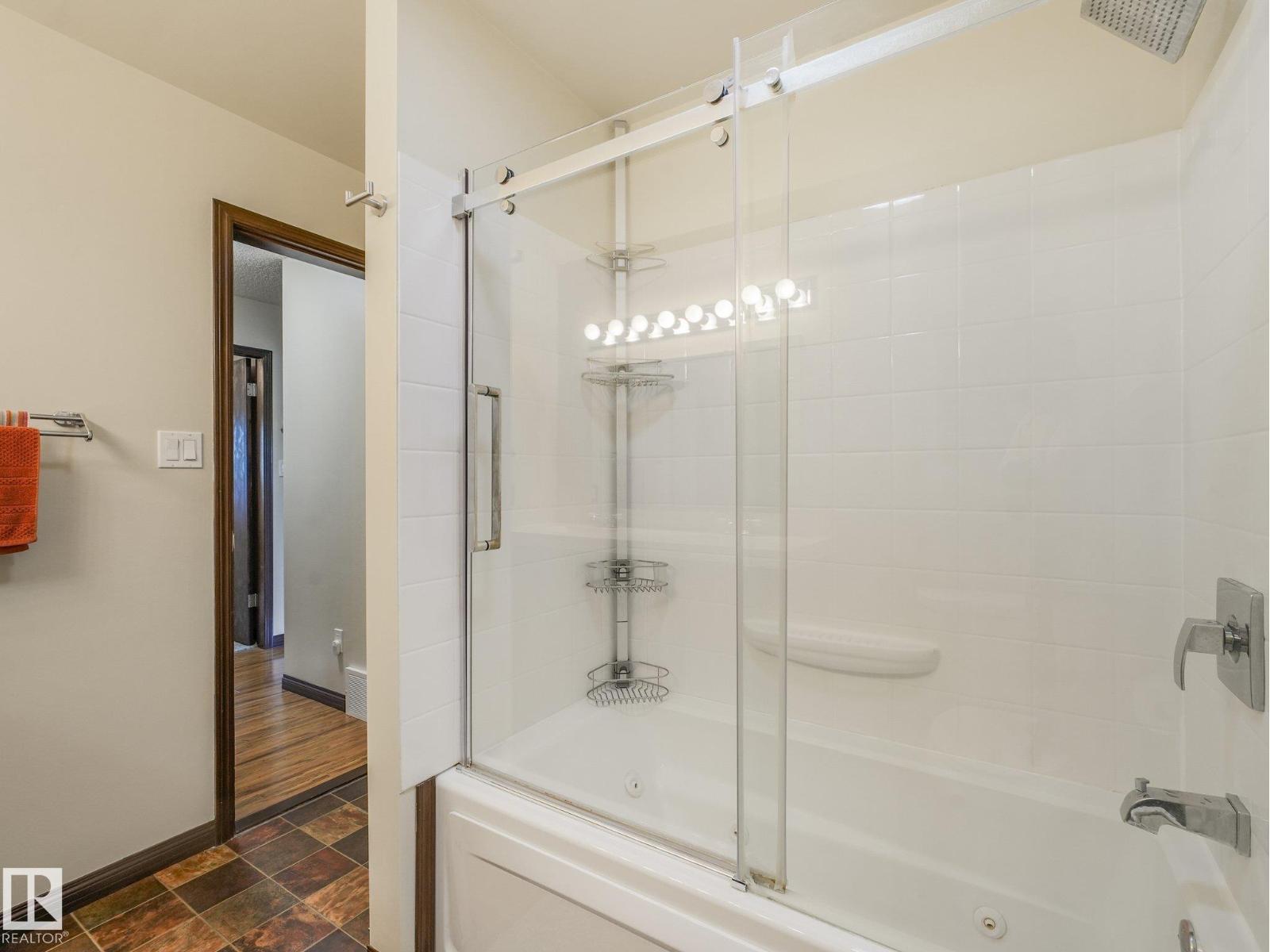 9525 87 ST - 32
