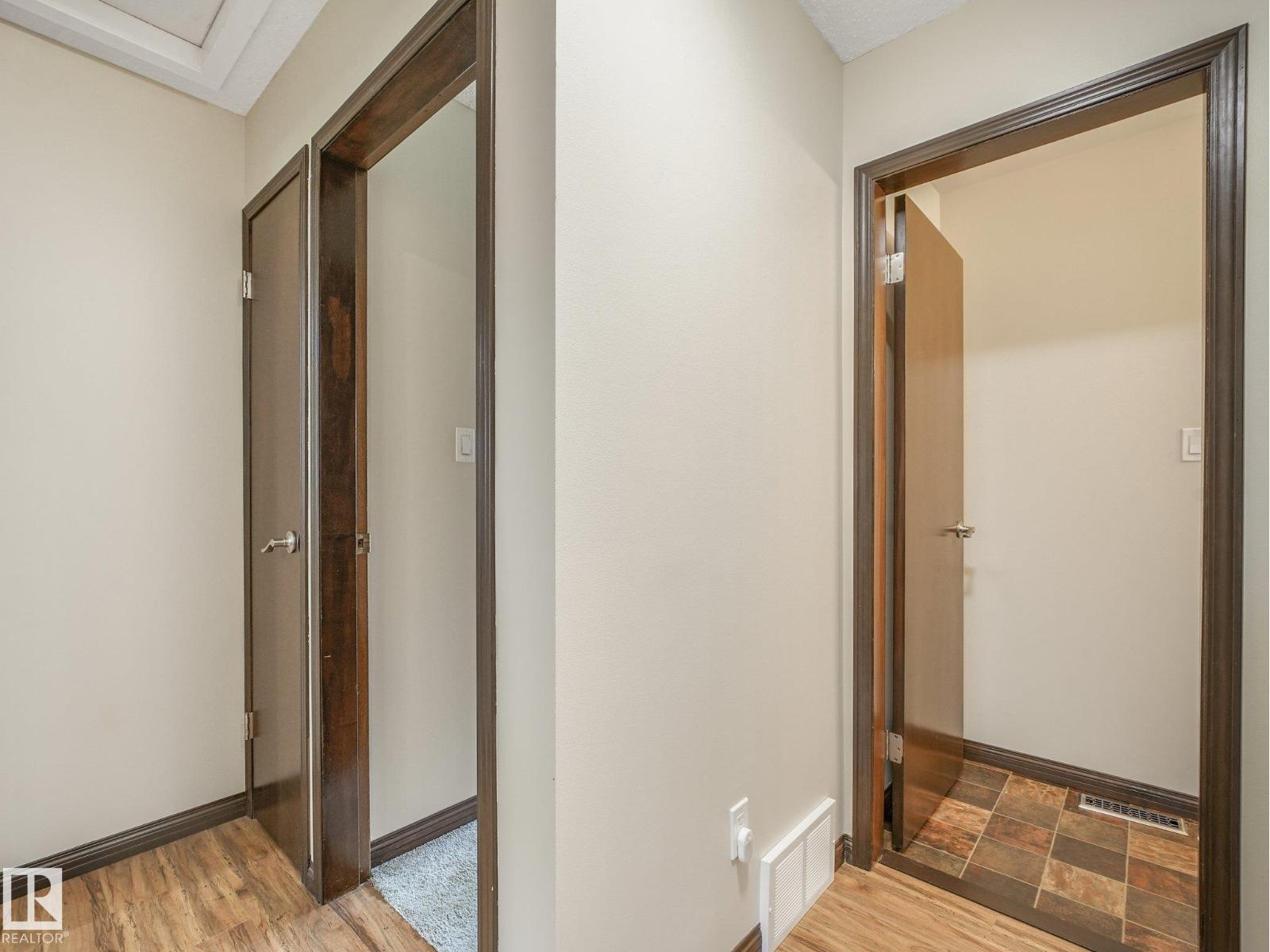 9525 87 ST - 33