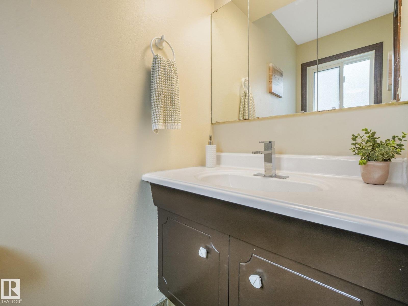9525 87 ST - Image 37