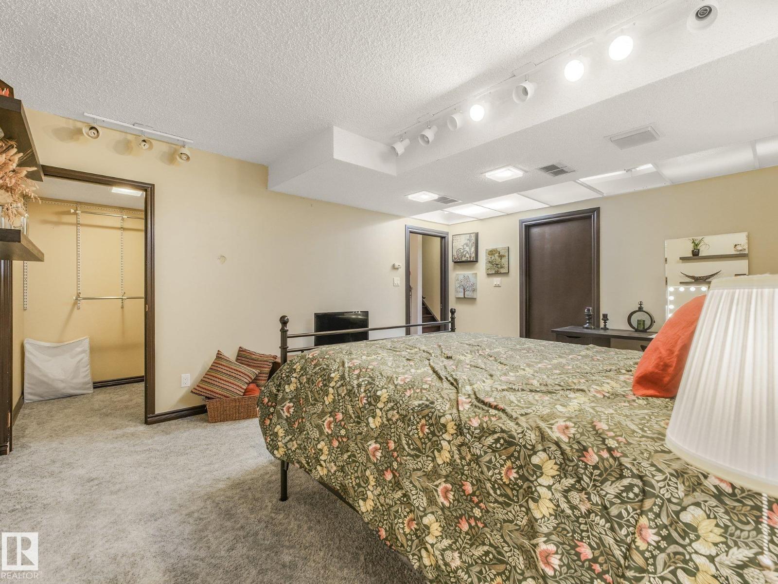 9525 87 ST - 46