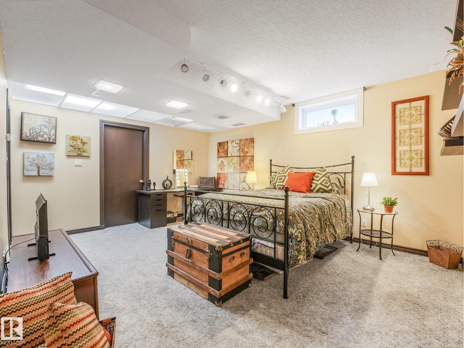 9525 87 ST - 47
