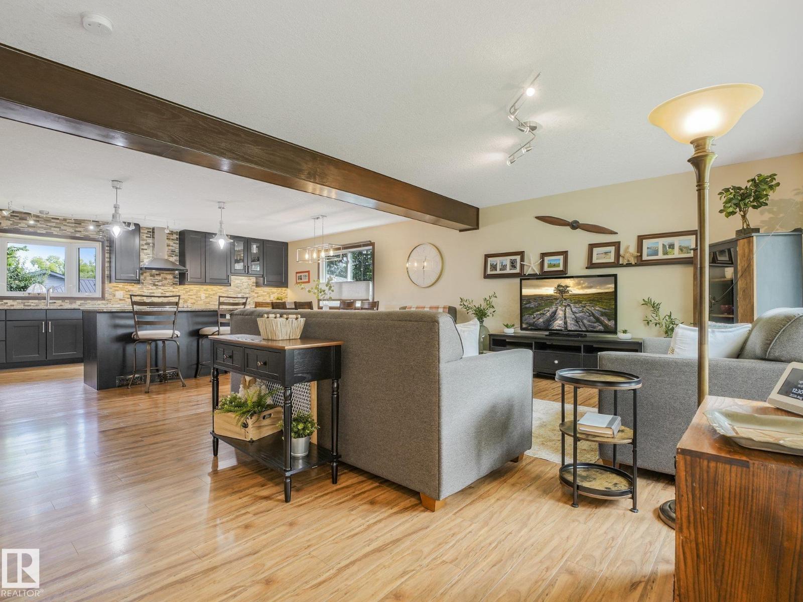 9525 87 ST - 8