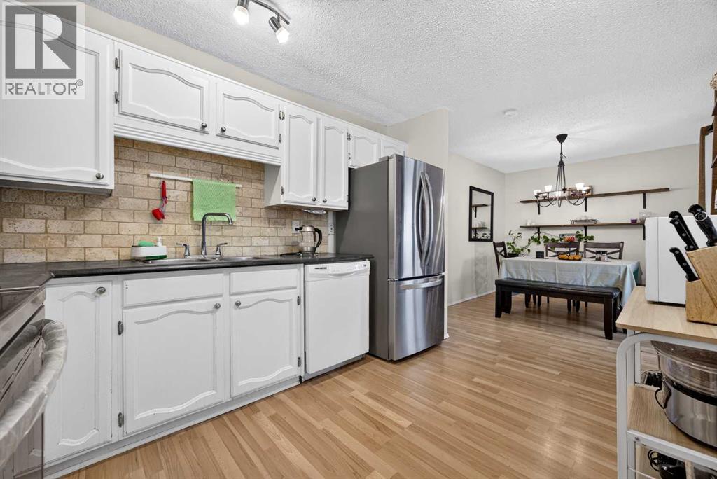 6417 26 Avenue NE - 13