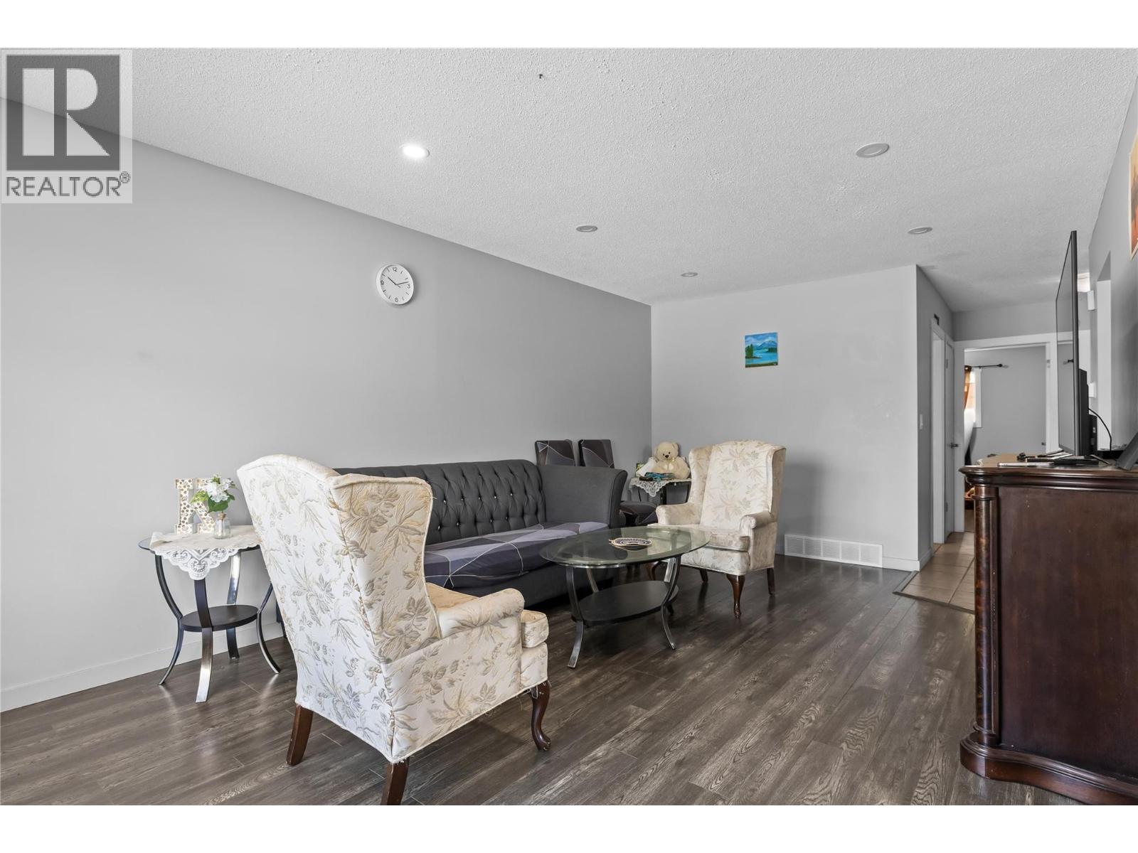 156-158 Adventure Road - Image 22