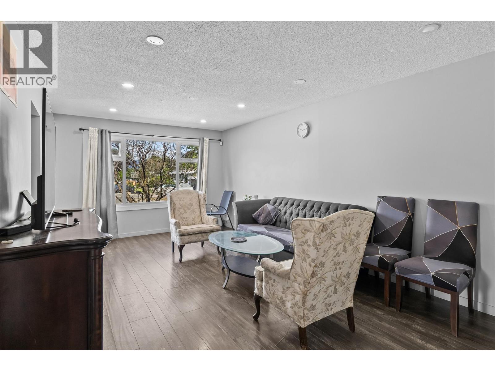 156-158 Adventure Road - Image 23