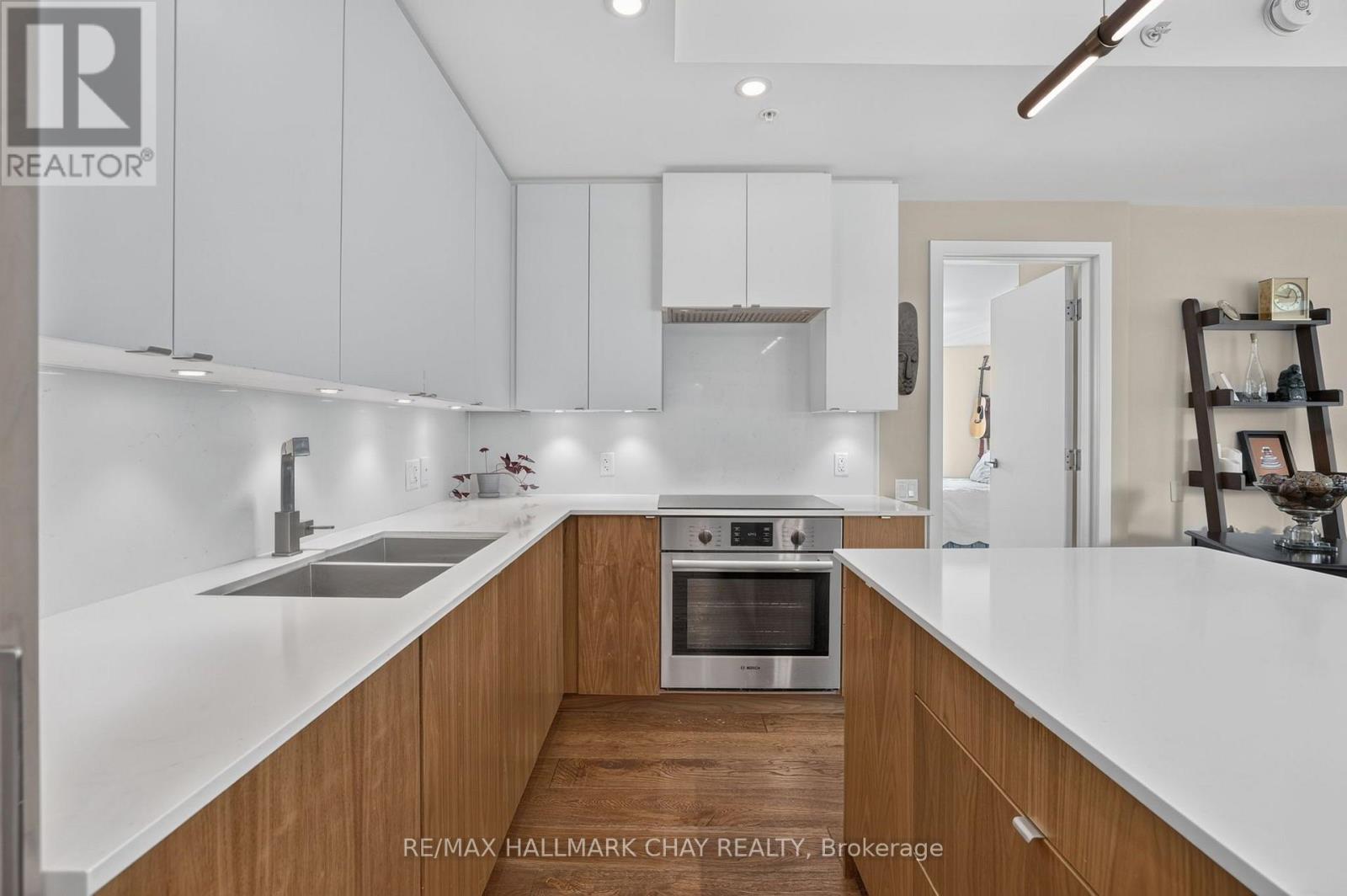 #523 38 HOWARD PARK AVENUE - 12