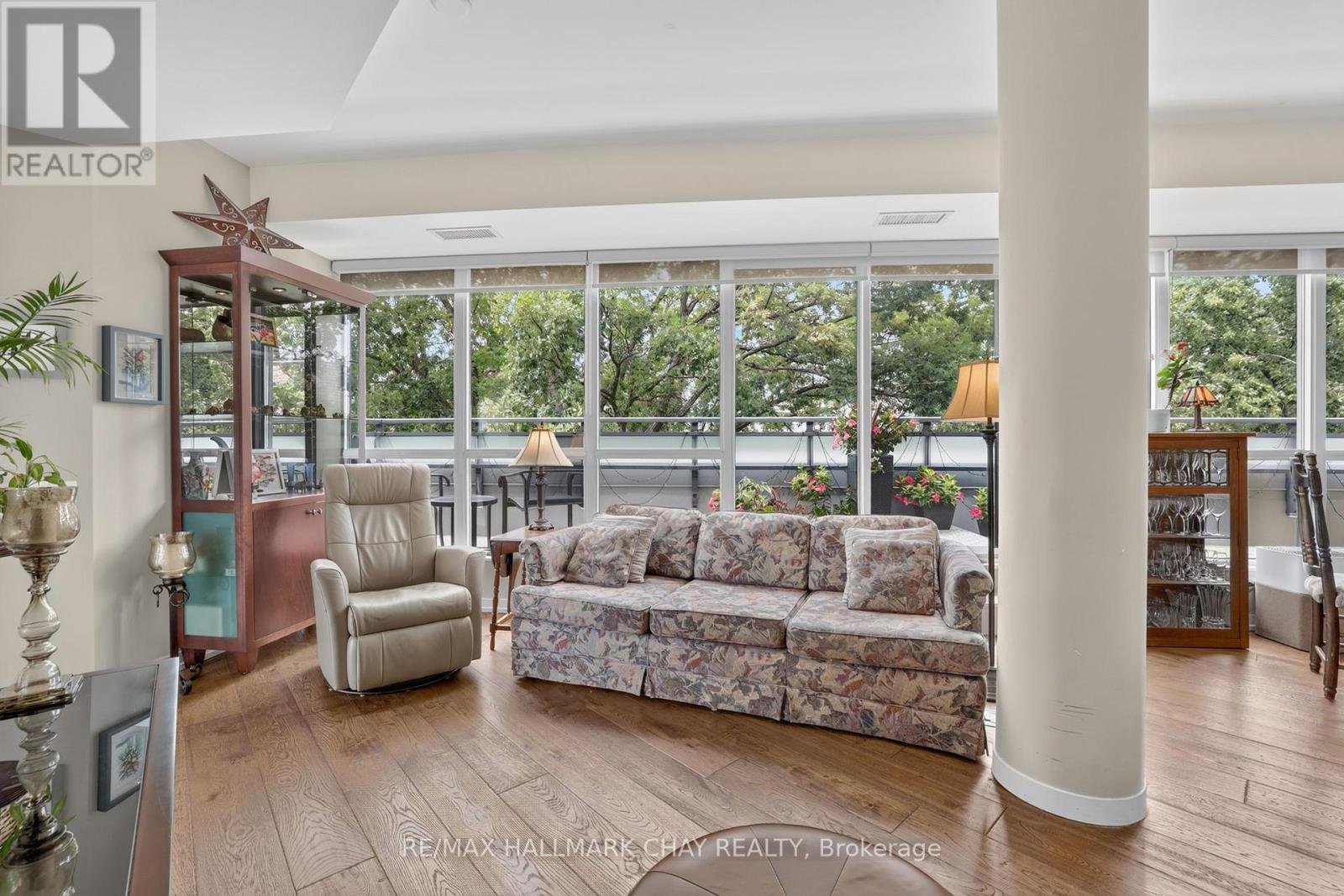 #523 38 HOWARD PARK AVENUE - 16