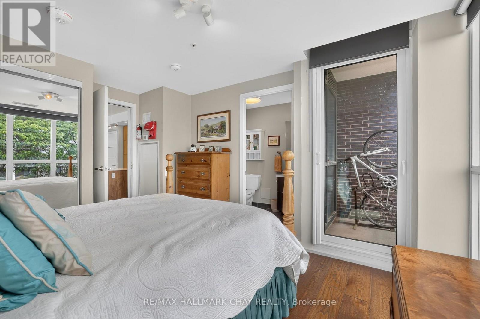 #523 38 HOWARD PARK AVENUE - 23