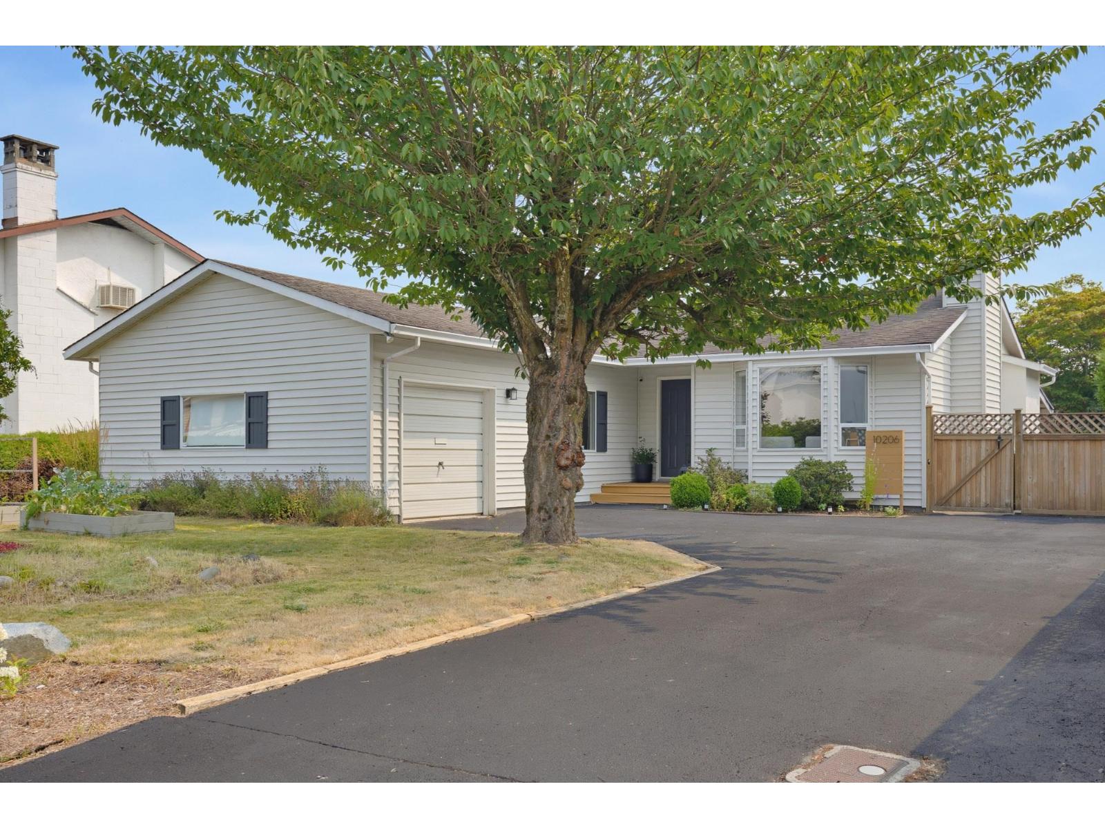 10206 CRYSTAL DRIVE, Fairfield Island