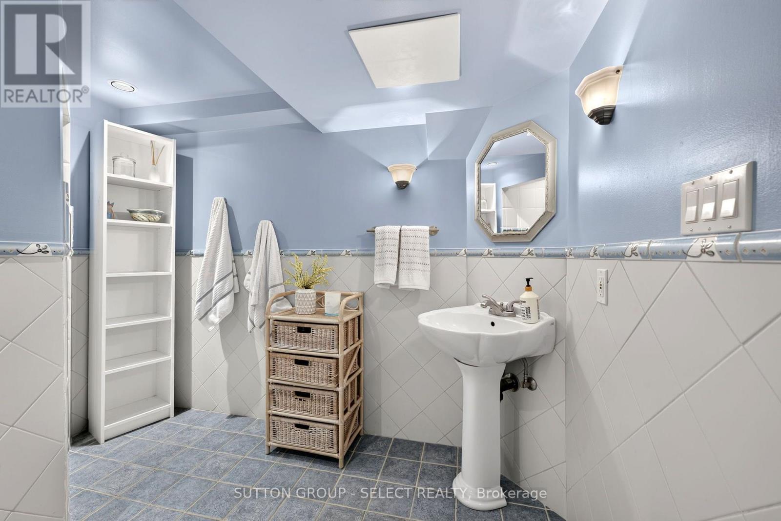 2 GARNET COURT - Image 36