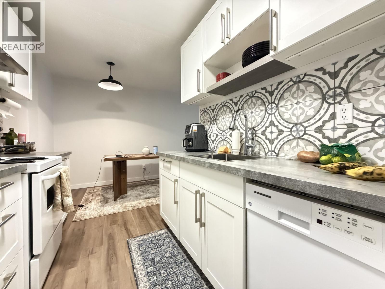 #412 280 N BROADWAY AVENUE - 2
