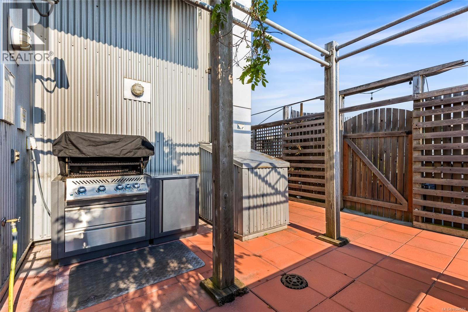 #206 409 Swift St - 25