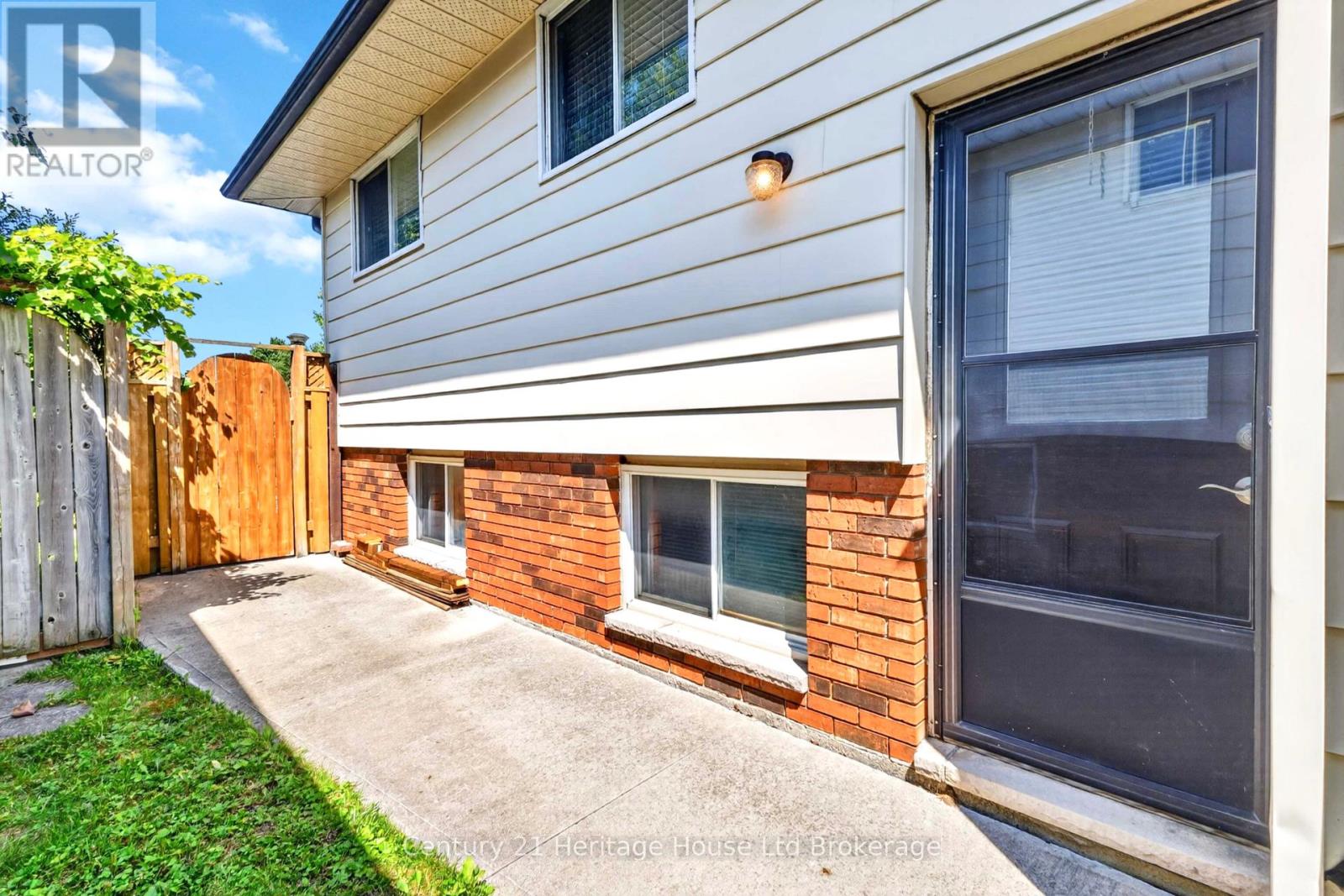 18 LOCUST CRESCENT - Image 23