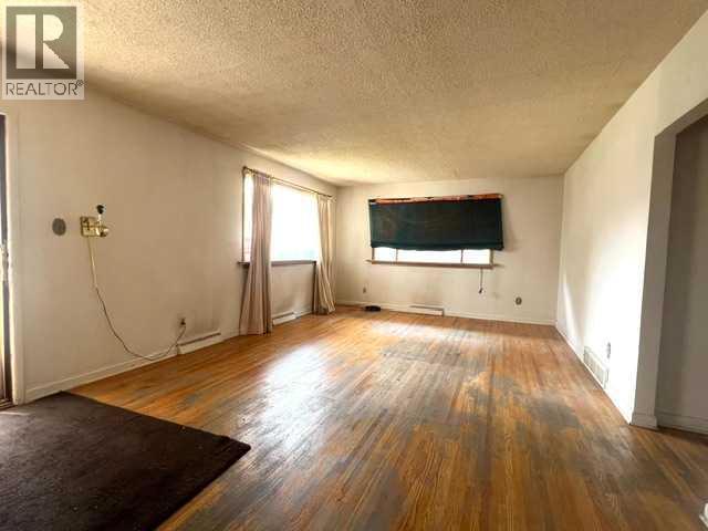 836 69 Avenue SW - 14