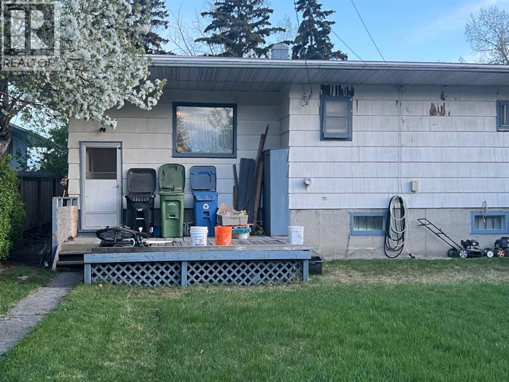 836 69 Avenue SW - 2