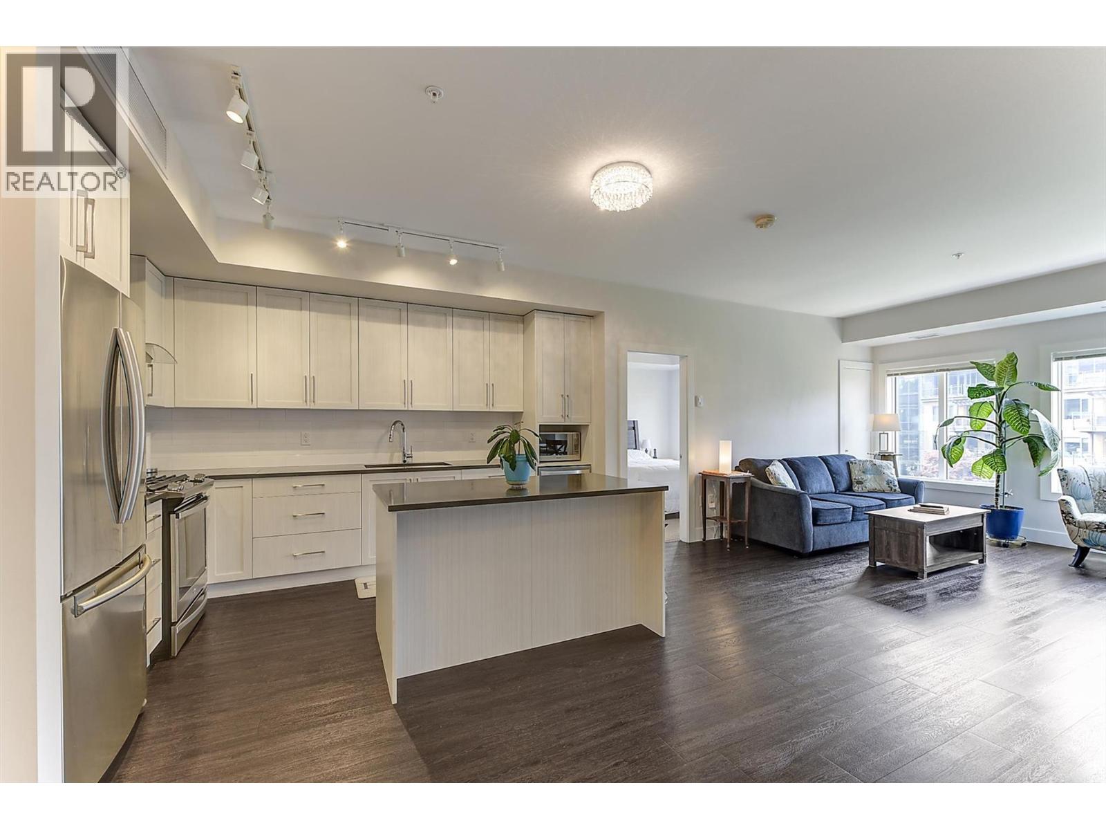 225 4380 Lakeshore Road, Kelowna