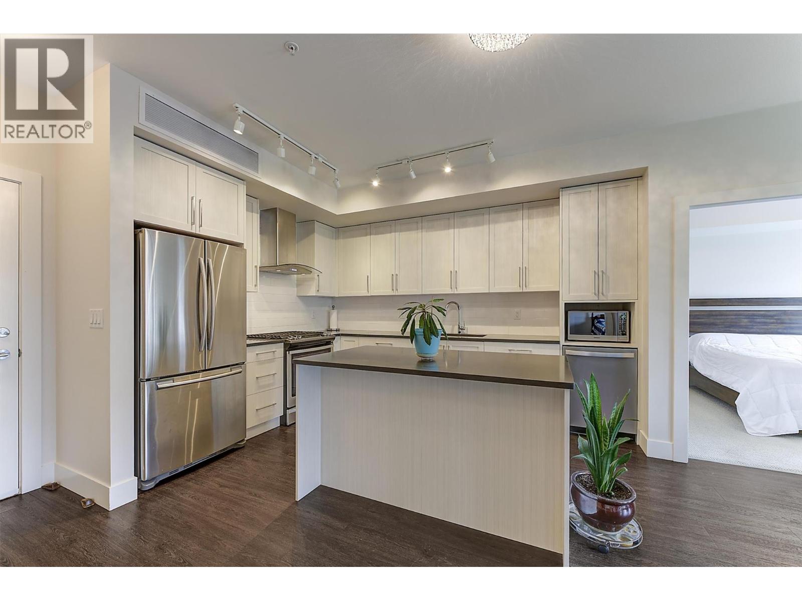 225 4380 Lakeshore Road, Kelowna
