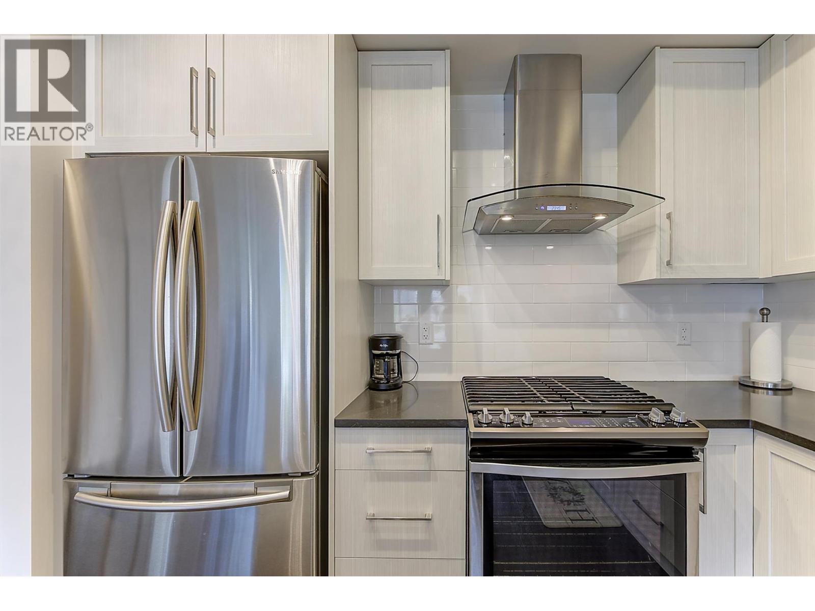 225 4380 Lakeshore Road, Kelowna