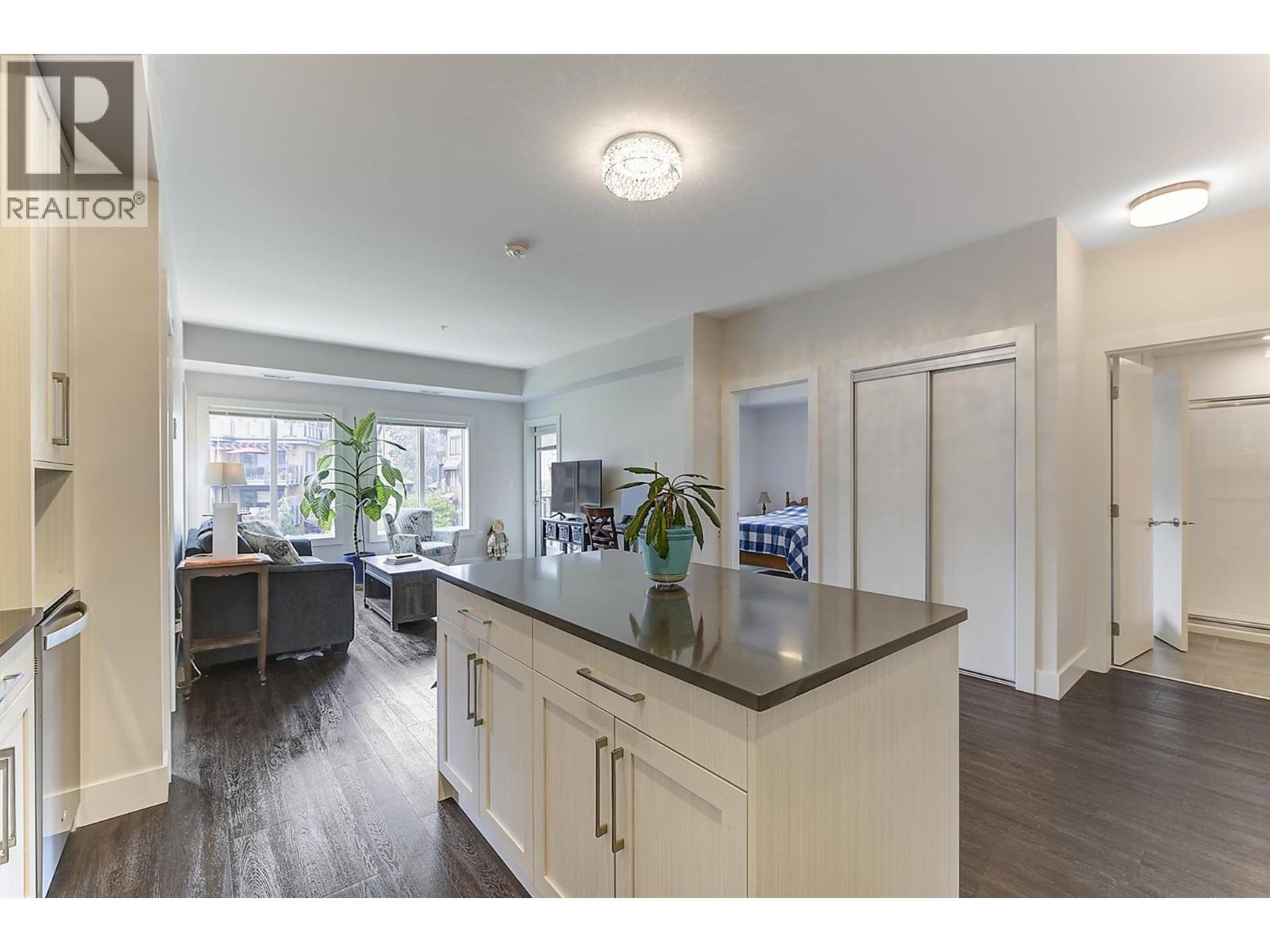 225 4380 Lakeshore Road, Kelowna