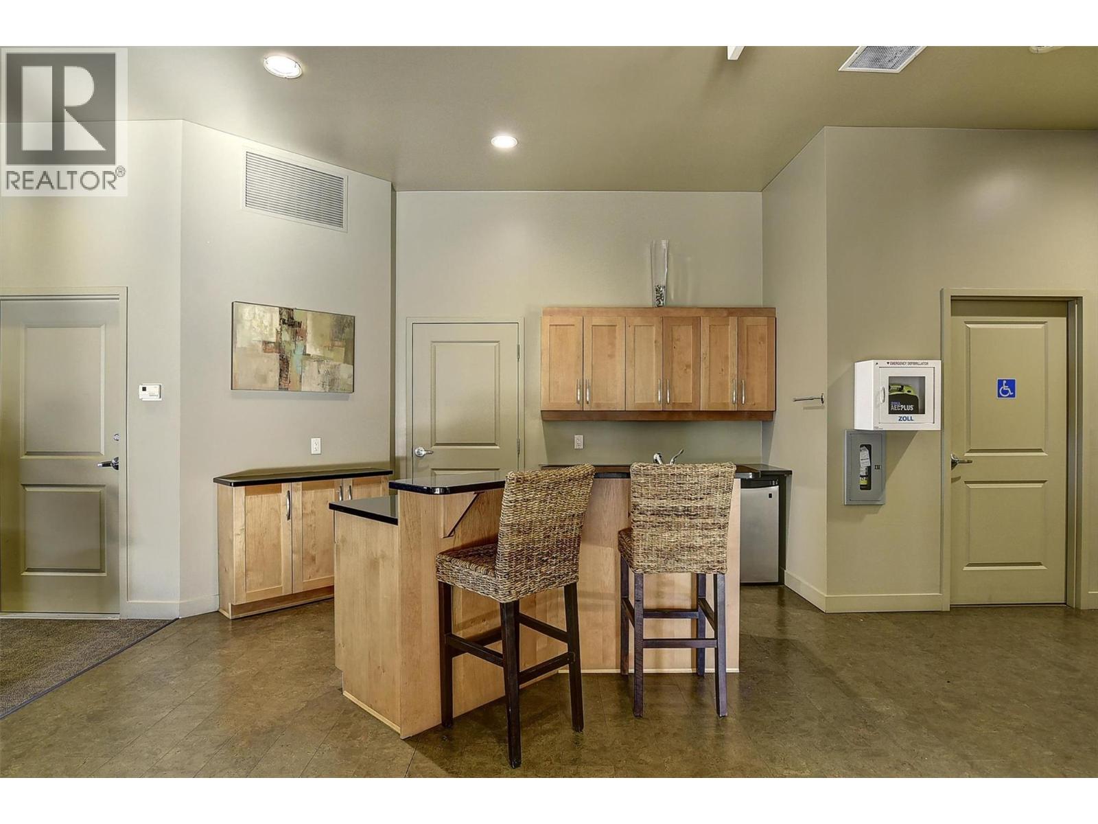 225 4380 Lakeshore Road, Kelowna