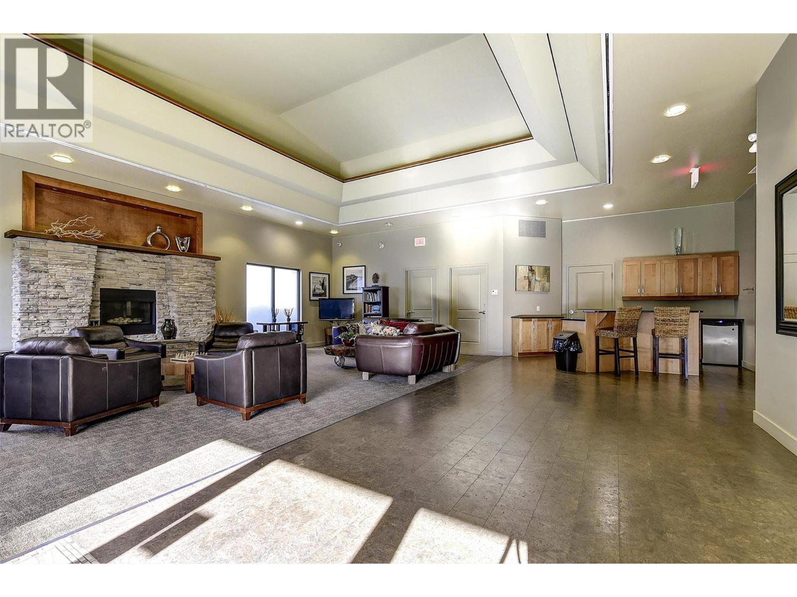225 4380 Lakeshore Road, Kelowna