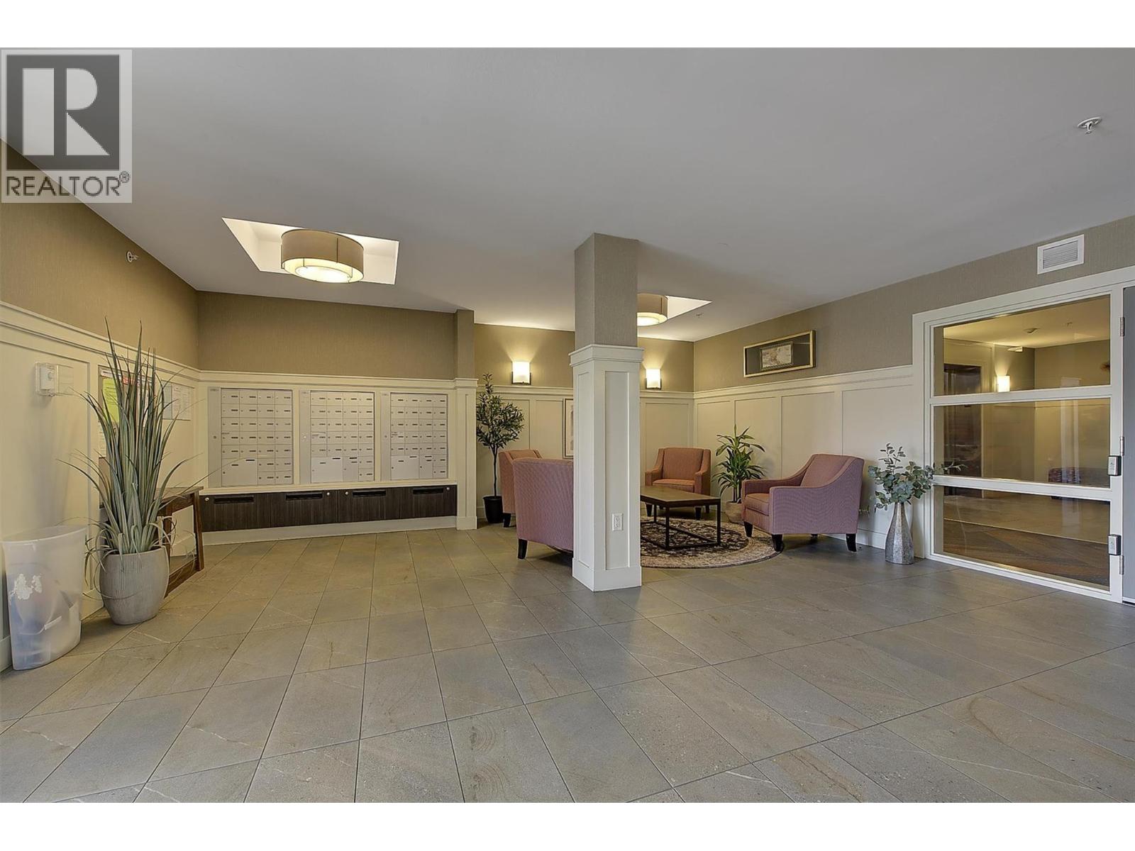 225 4380 Lakeshore Road, Kelowna