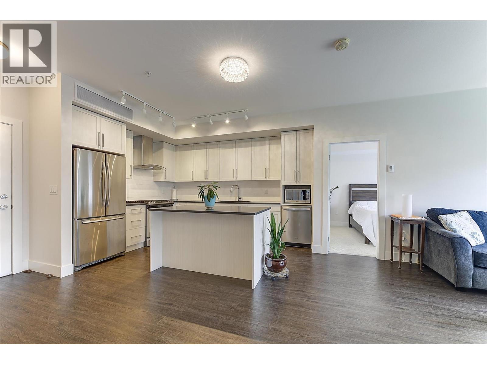 225 4380 Lakeshore Road, Kelowna