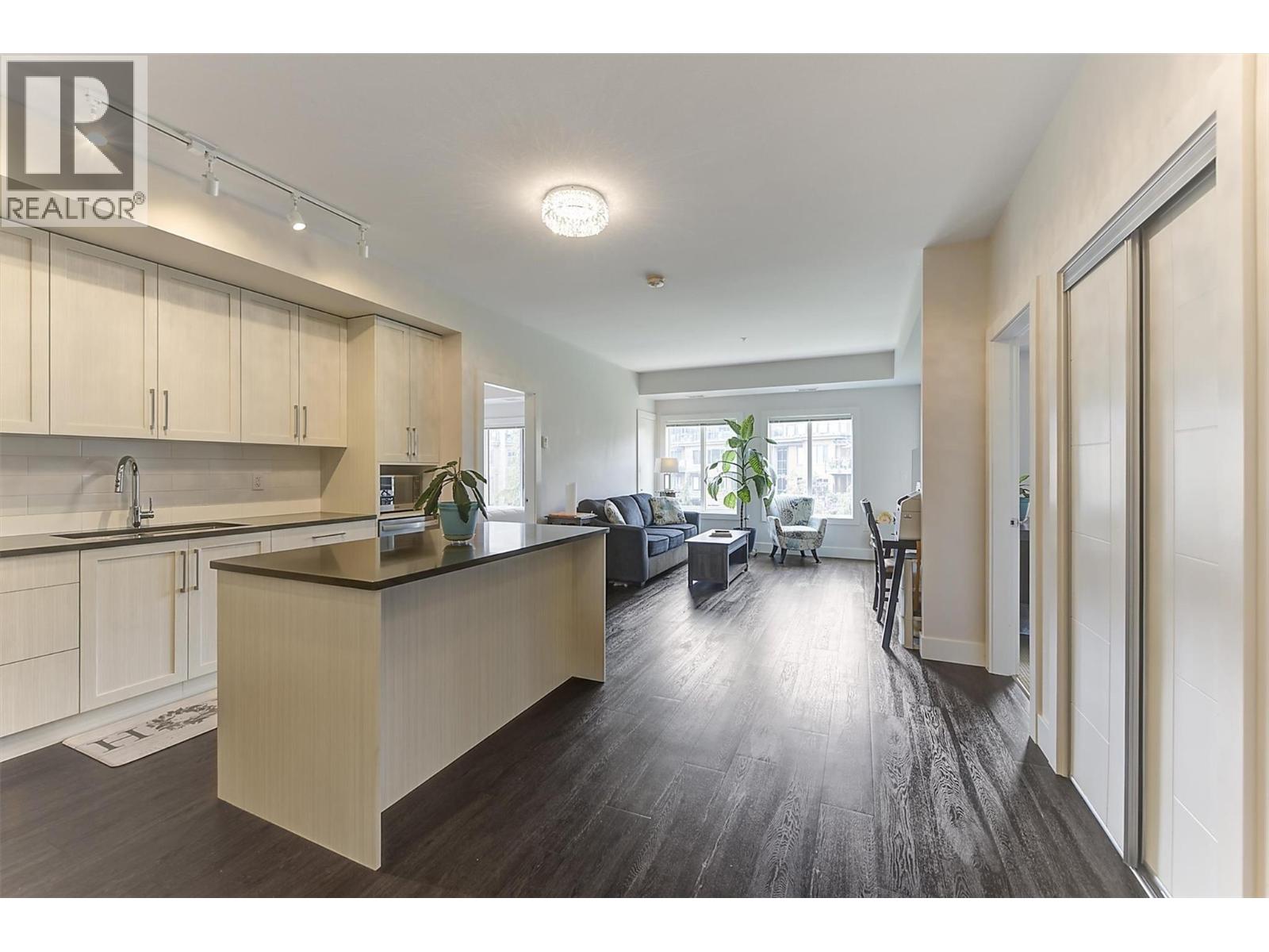 225 4380 Lakeshore Road, Kelowna
