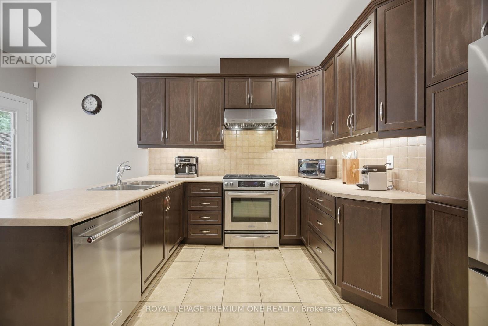 114 BELLINI AVENUE - 8