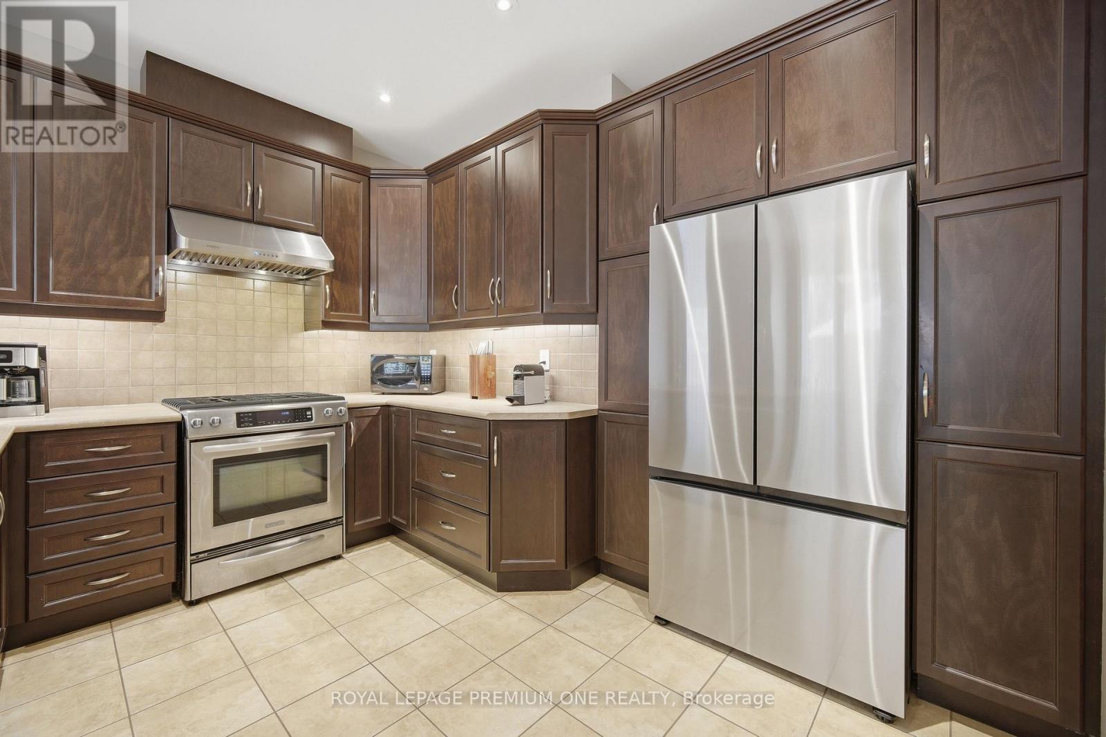 114 BELLINI AVENUE - 9