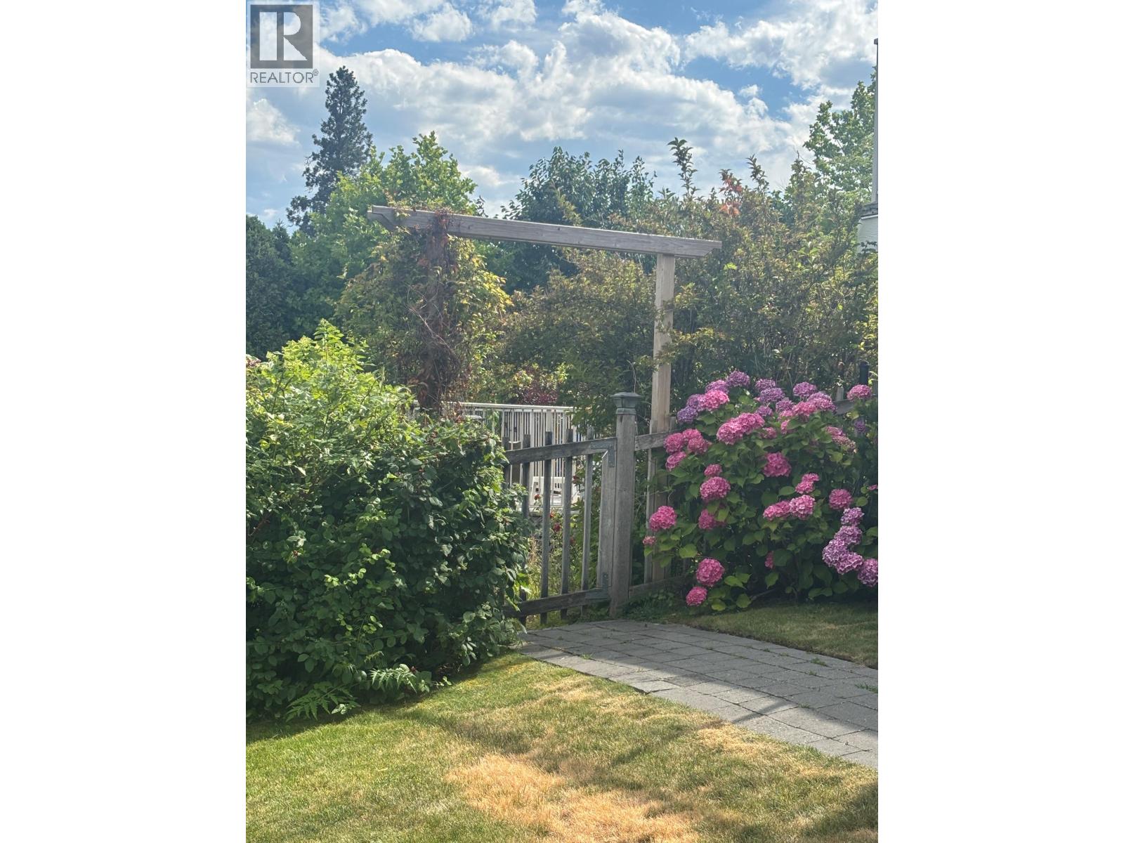 6226 Heighway Lane, Peachland