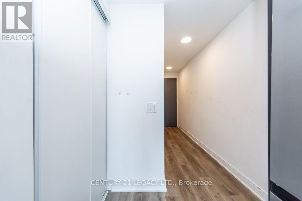 #821 86 DUNDAS STREET E - 32