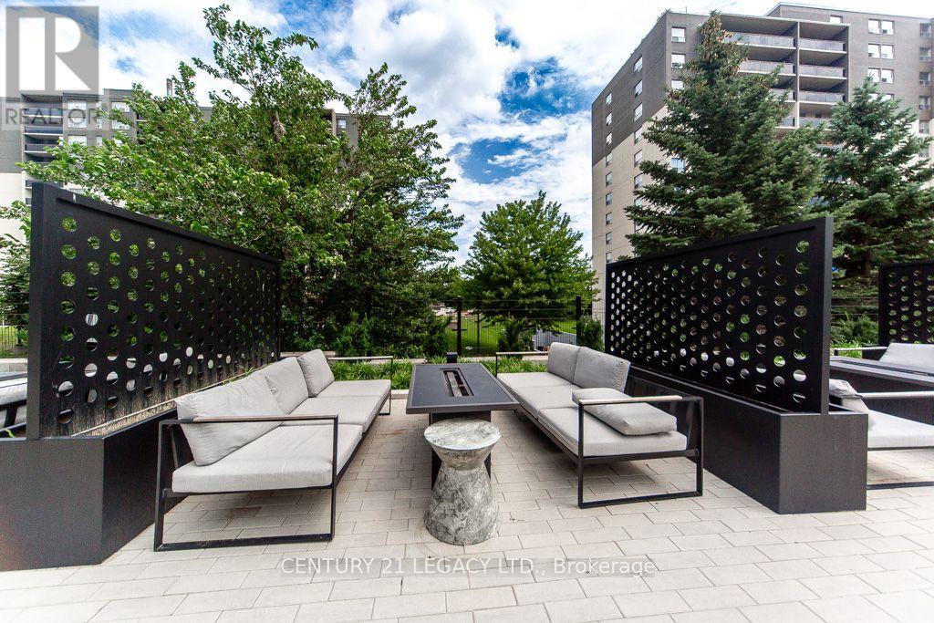 #821 86 DUNDAS STREET E - 44