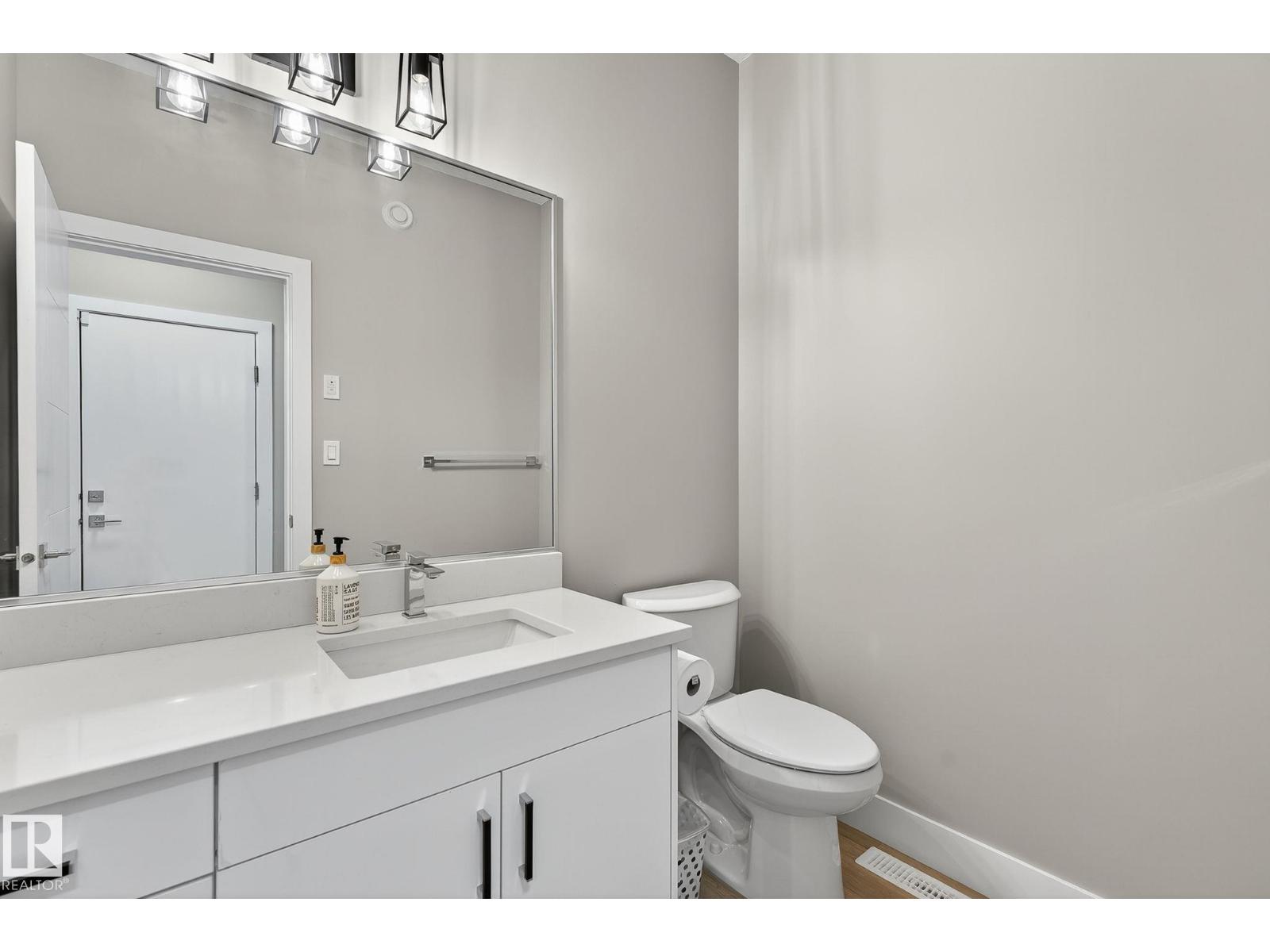 10906 54 AV NW - Image 25