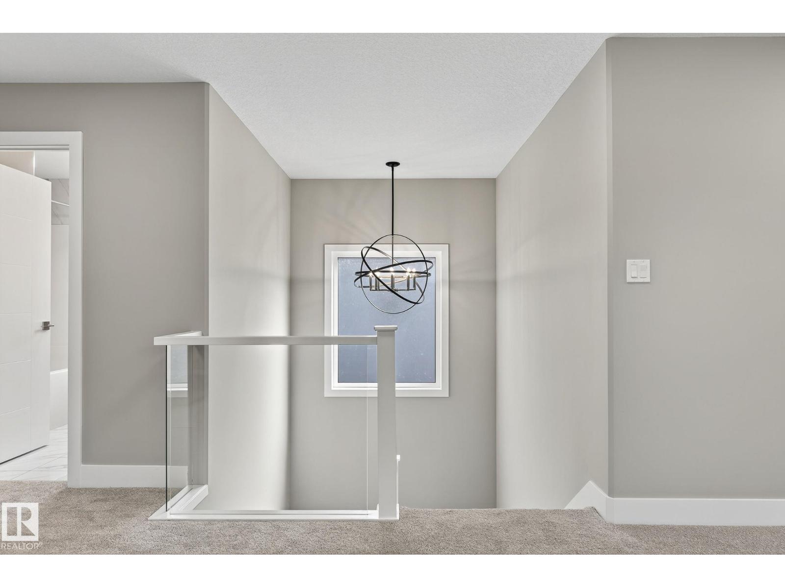 10906 54 AV NW - 27