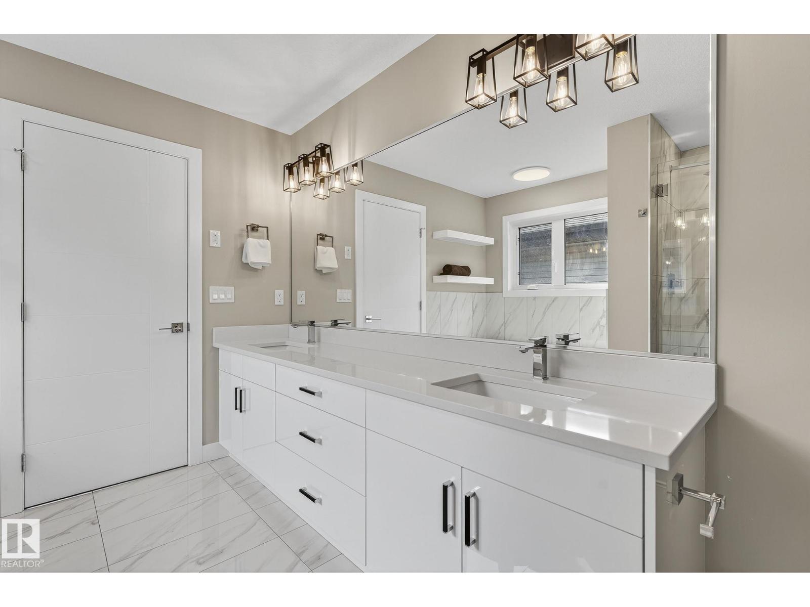 10906 54 AV NW - 39