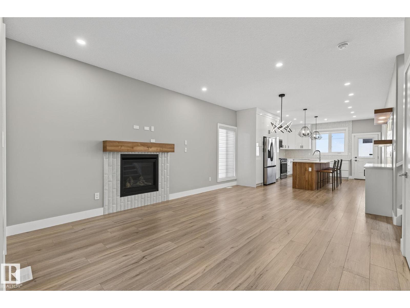 10906 54 AV NW - 4