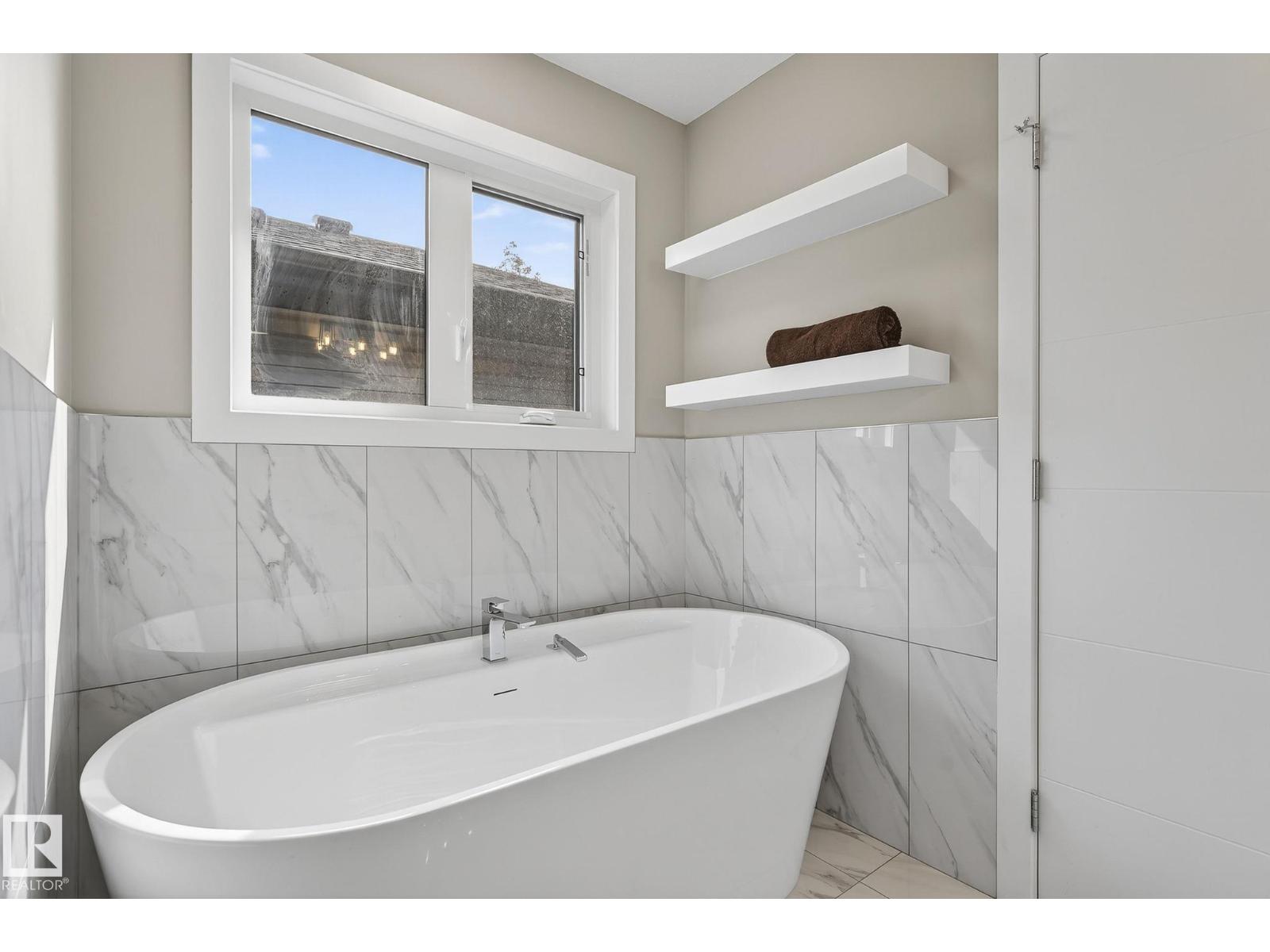 10906 54 AV NW - 40
