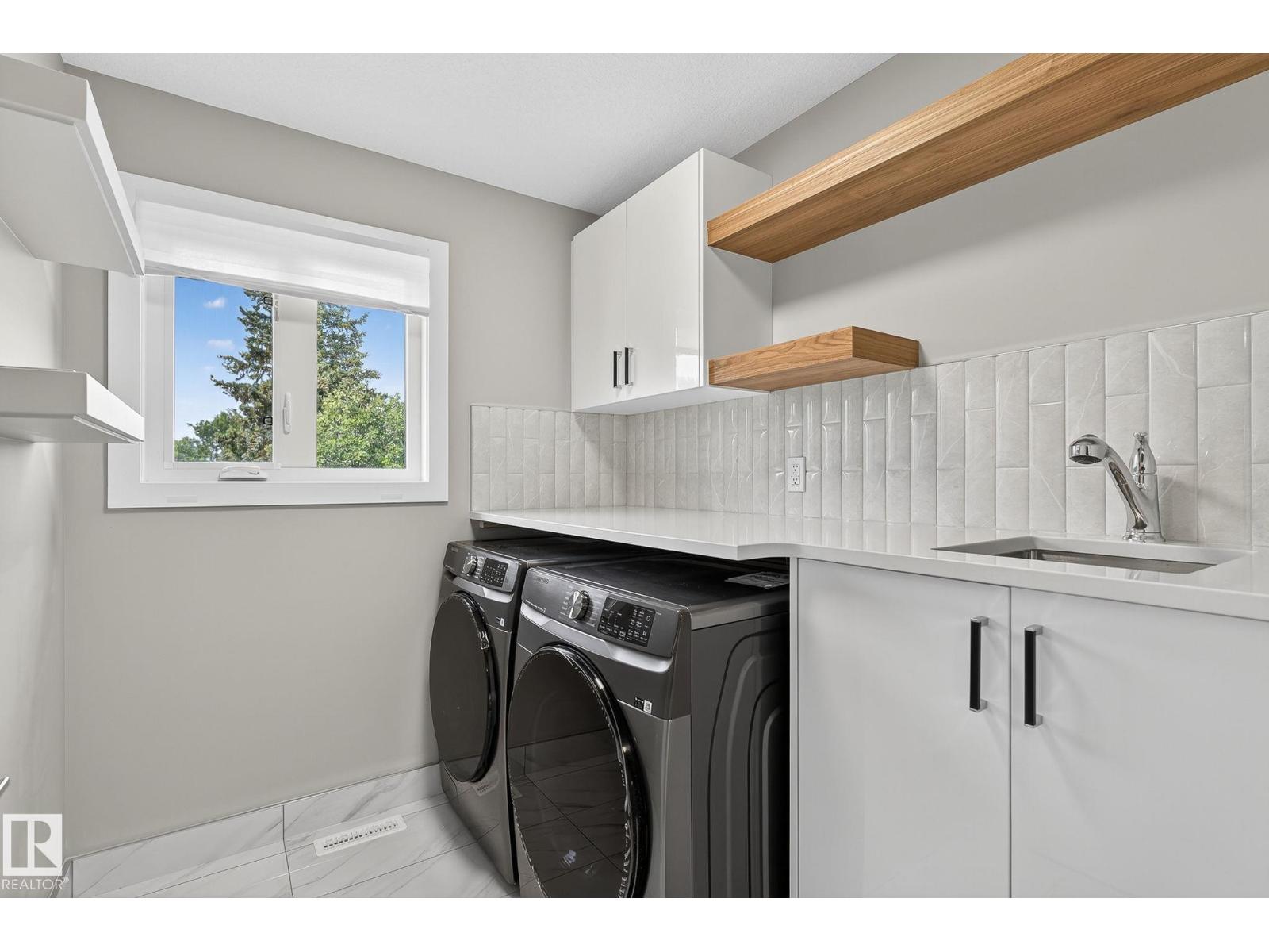 10906 54 AV NW - 54