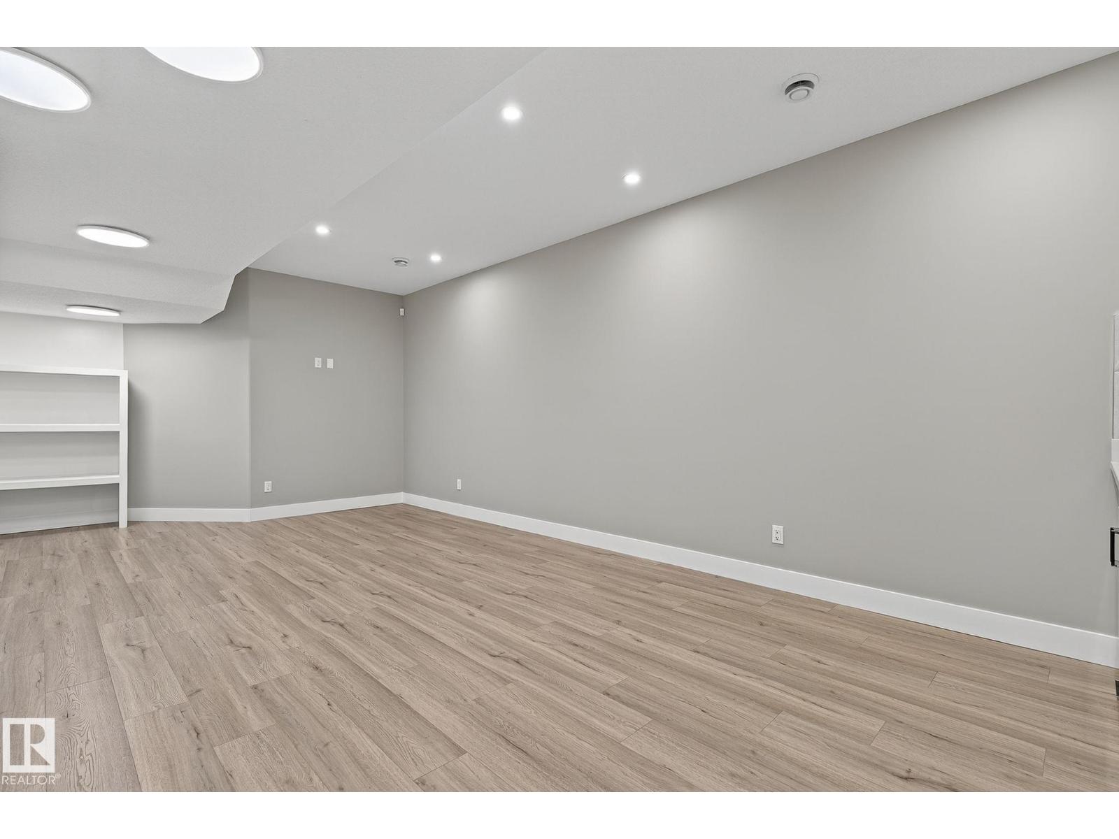 10906 54 AV NW - Image 57