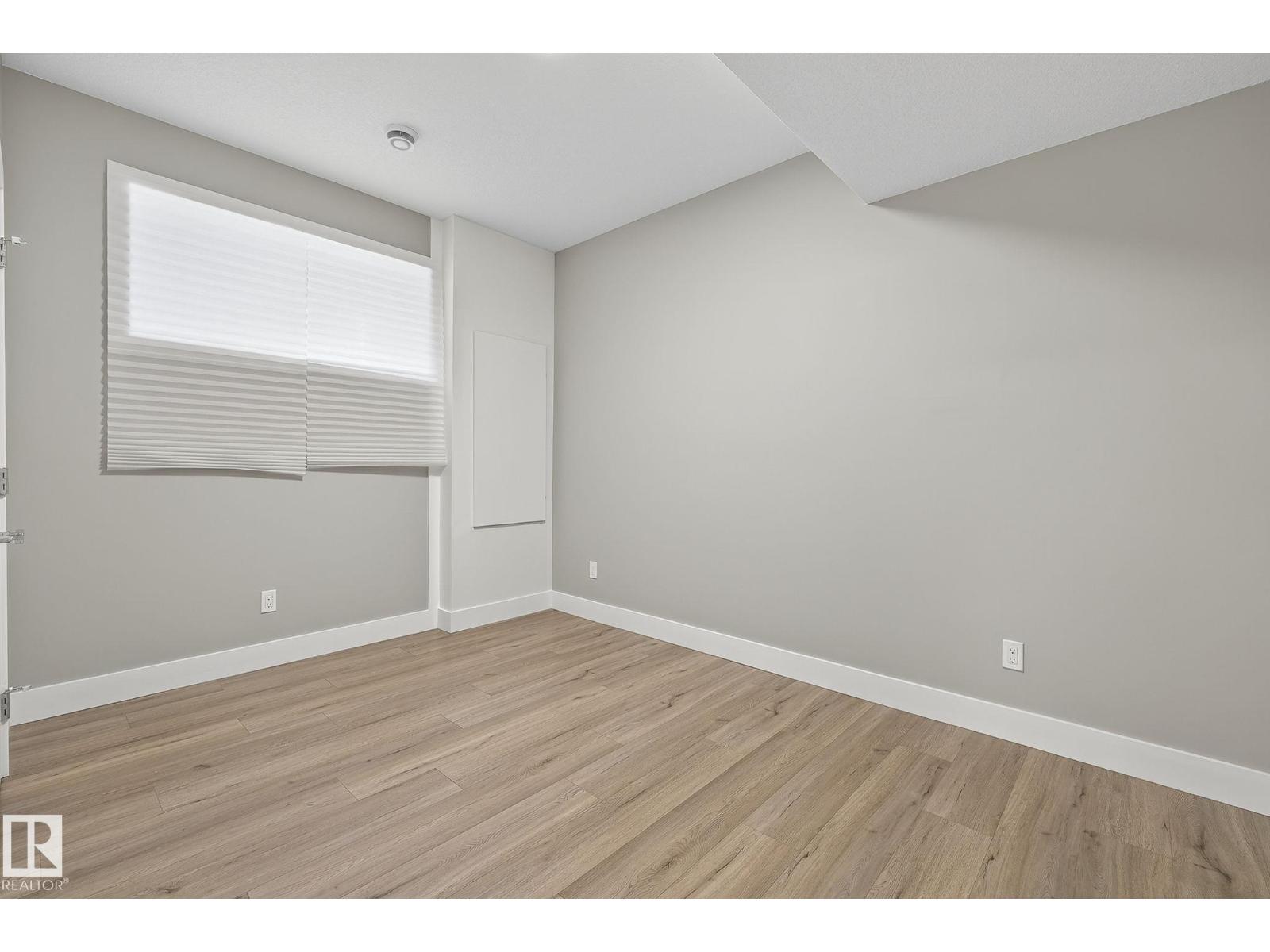 10906 54 AV NW - 65