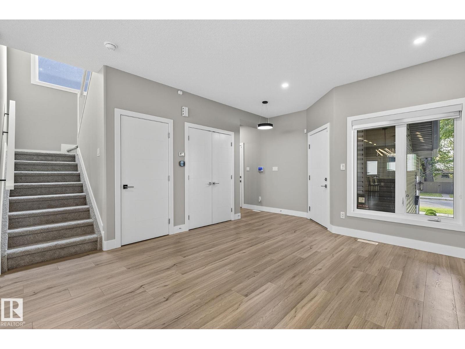 10906 54 AV NW - 7